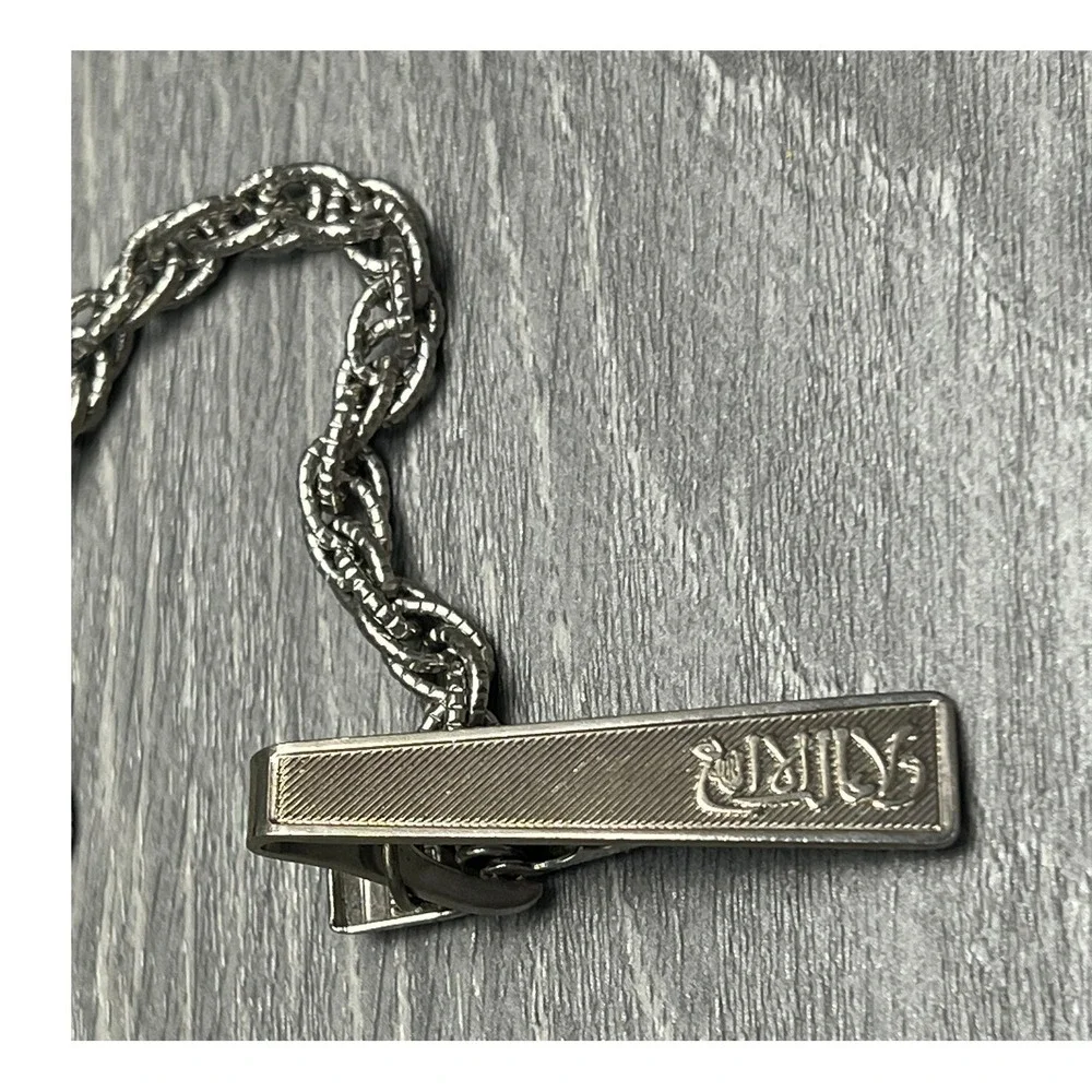 Vintage Silver Tone Textured Bar Sweater Clip Cardigan Guard Rope Chain